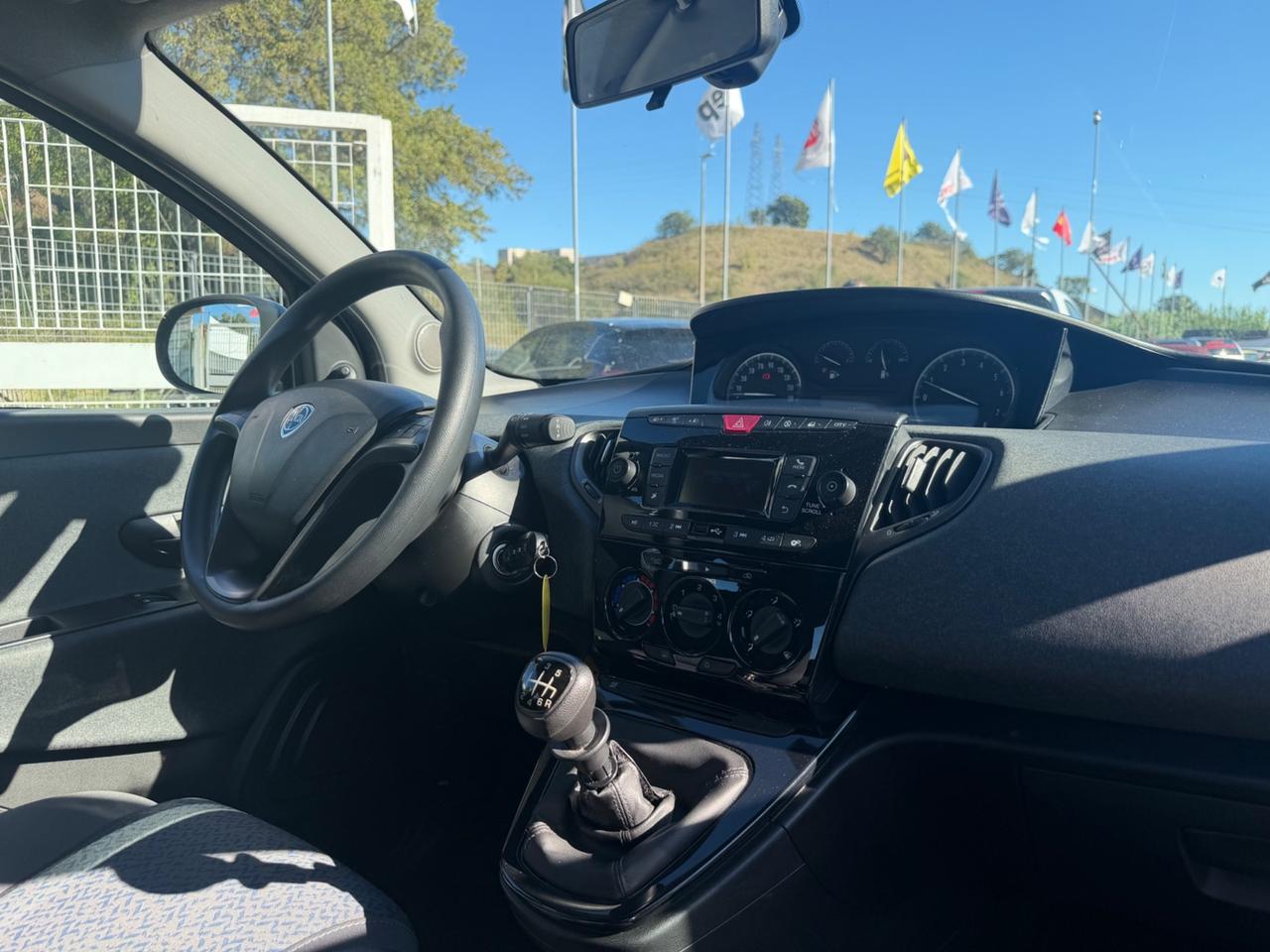 Lancia Ypsilon 1.0 FireFly 5 porte S&S Hybrid Ecochic Silver