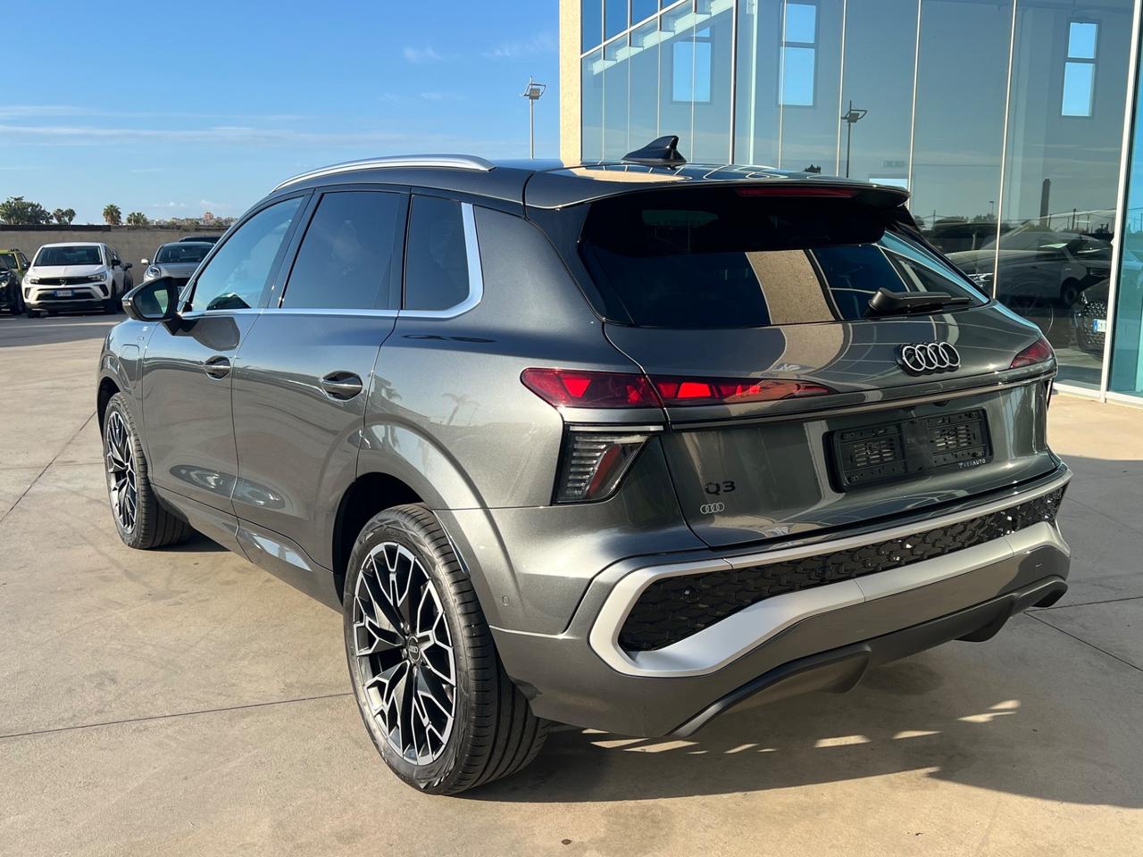Audi Q3 1.5 177CV e-hybrid S line Stronic - possibilità noleggio no scoring