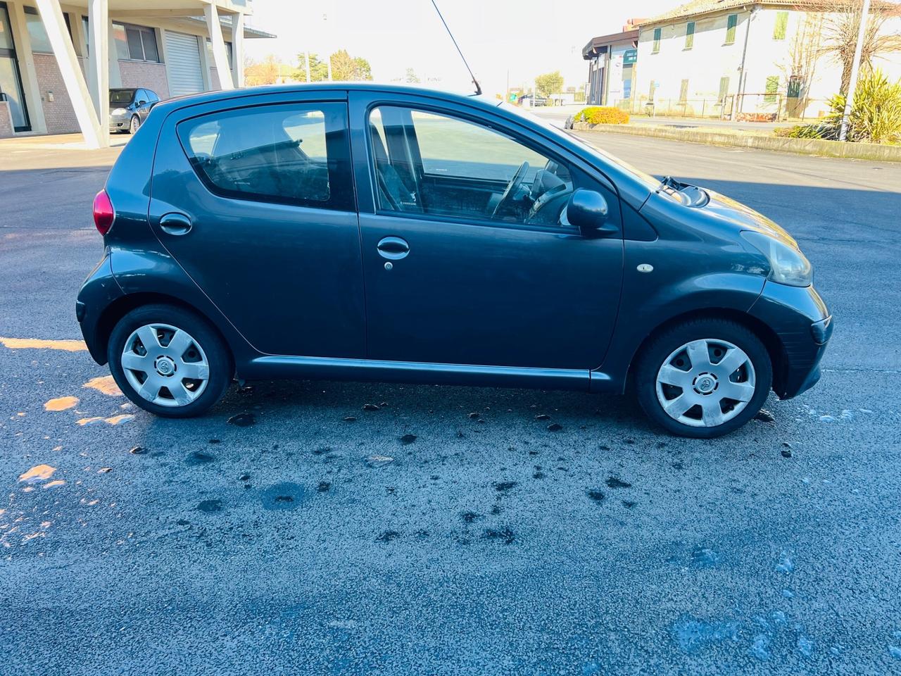 Toyota Aygo 1.0 12V VVT-i 5 porte Sol