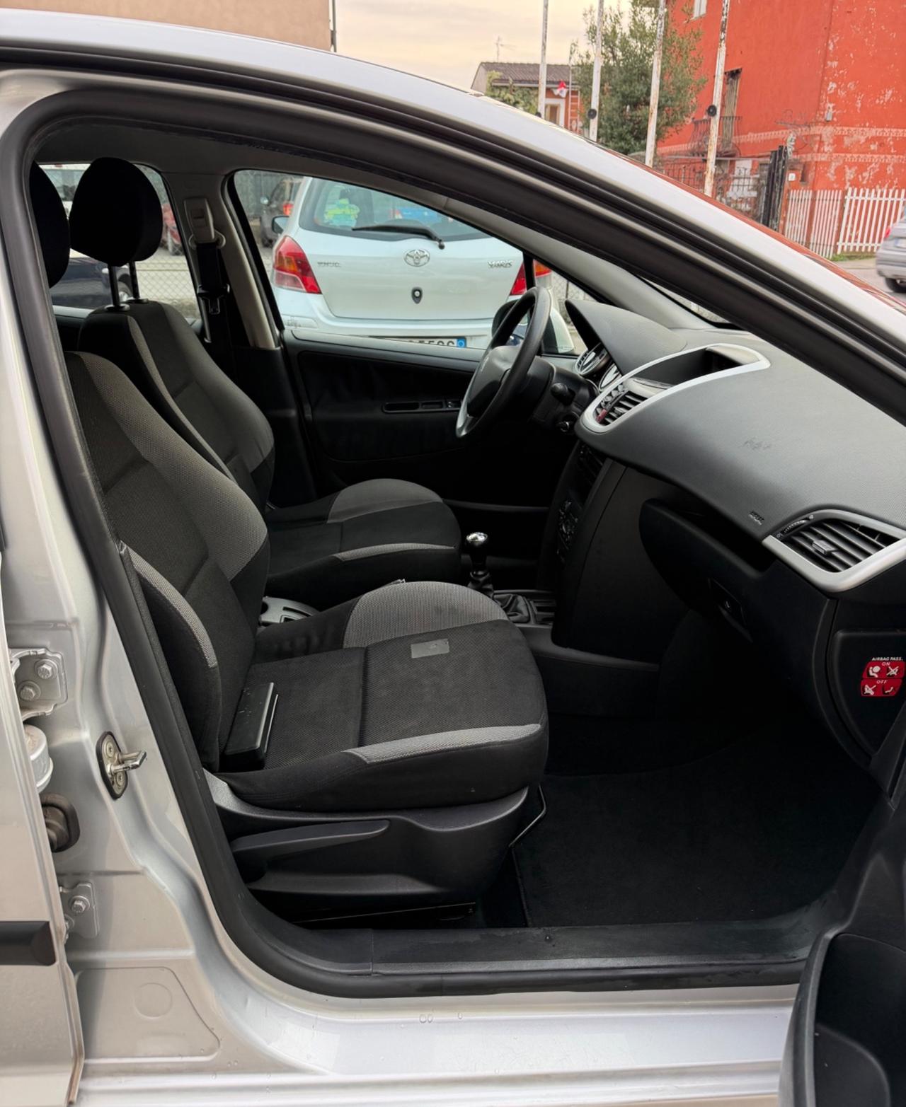 Peugeot 207 1.4 8V 88cv 5p.- Neopatentati- Garanzia