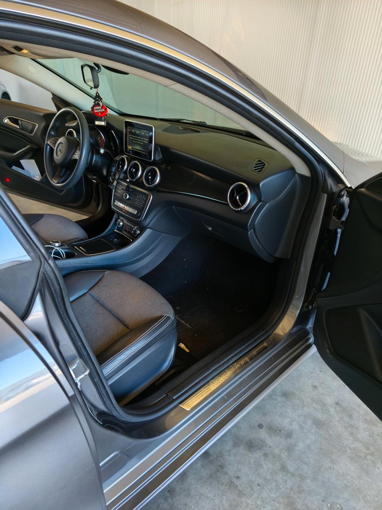 Mercedes-benz CLA 200 d 4Matic Automatic Premium