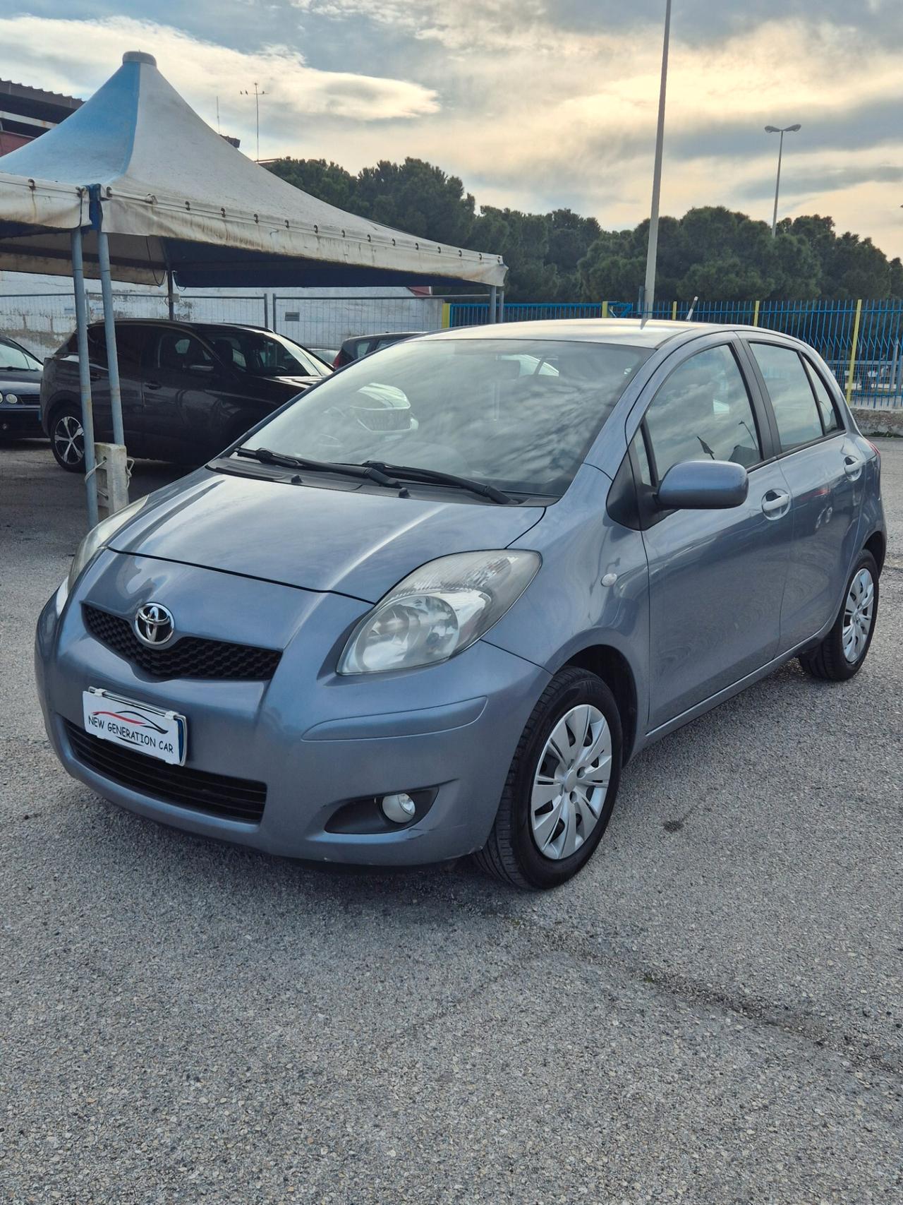 Toyota Yaris 1.0 5.p luxury pack
