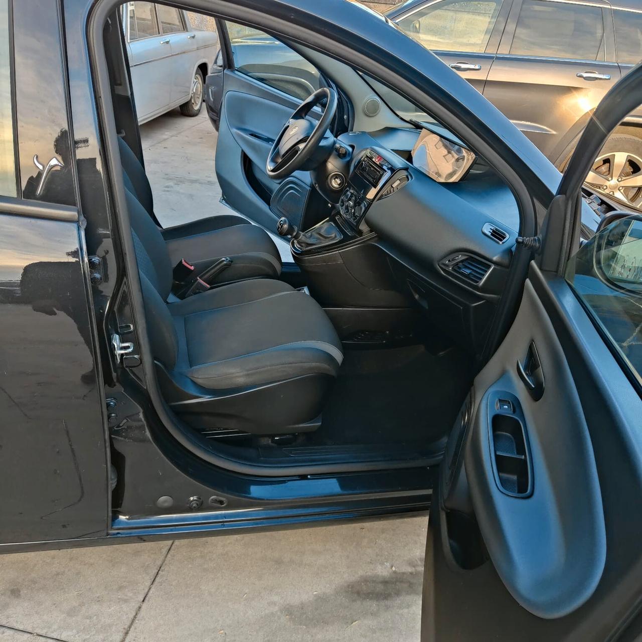 Lancia Ypsilon 1.2 69 CV 5 porte GPL Ecochic Silver