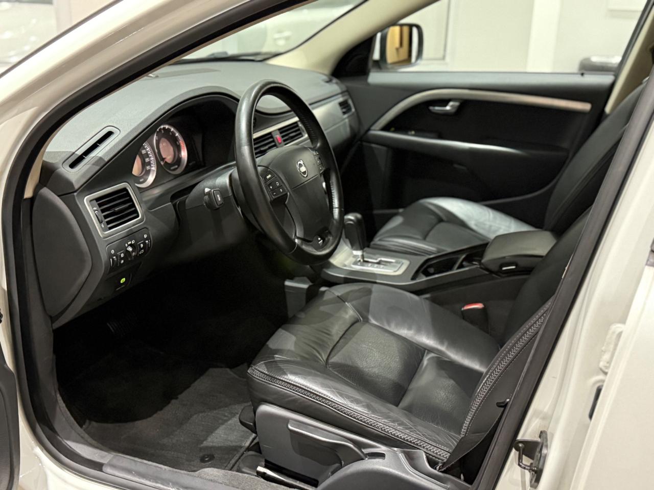 Volvo XC 70 D5 AWD 4x4 Gancio Traino Gommata