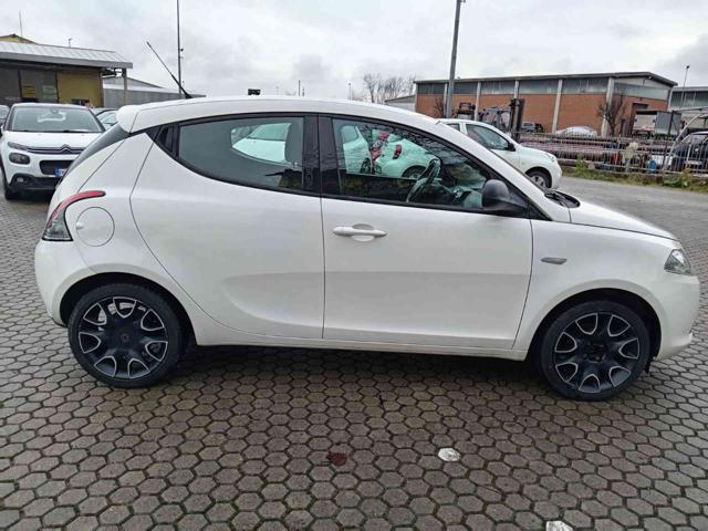 LANCIA Ypsilon 1.2 5 porte S MOMO DESIGN
