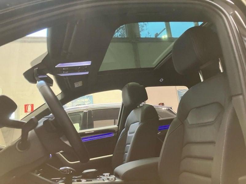 Volkswagen Touareg 3.0 V6 TDI SCR 210kW Elegance R-line Exterior