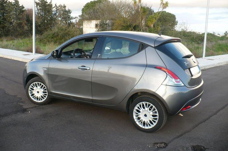 Lancia Ypsilon Ypsilon 1.2 69 CV 5 porte Silver