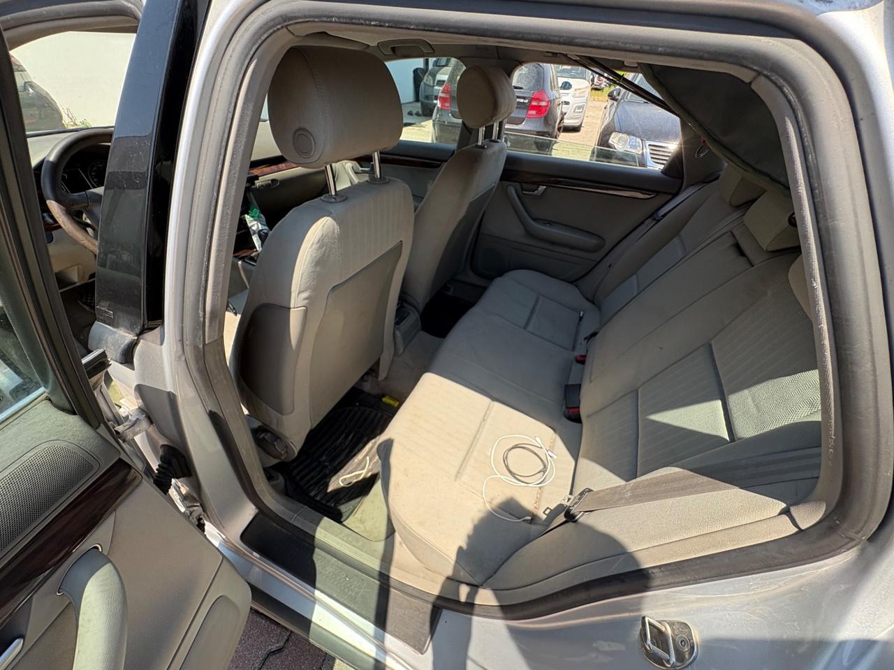 Audi A4 1.9 TDI/130 CV neo patentati gancio traino