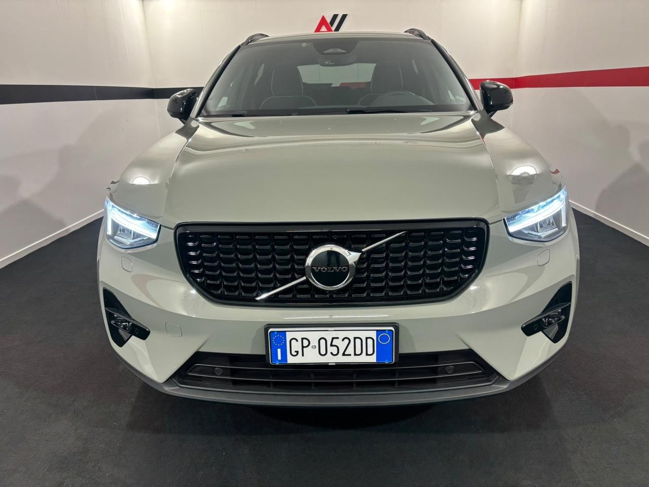 Volvo XC40 B3 automatico Ultimate Dark