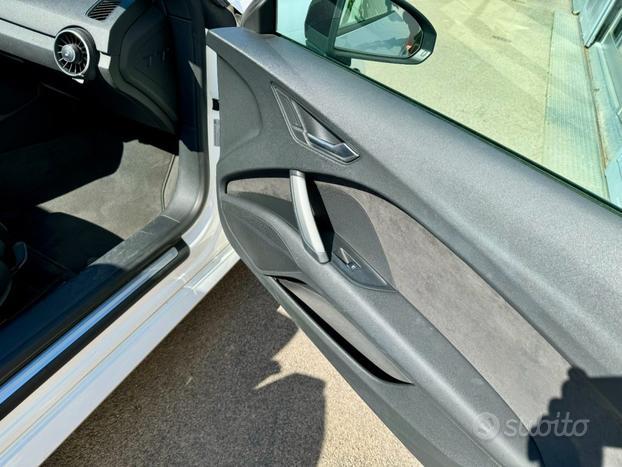 AUDI TT Roadster 2.0 TDI ultra Design