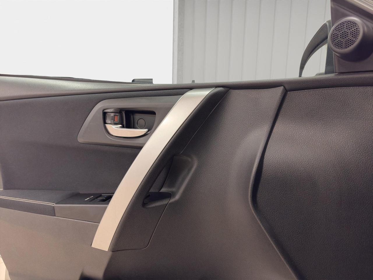 Toyota Auris 5p 1.8h Lounge