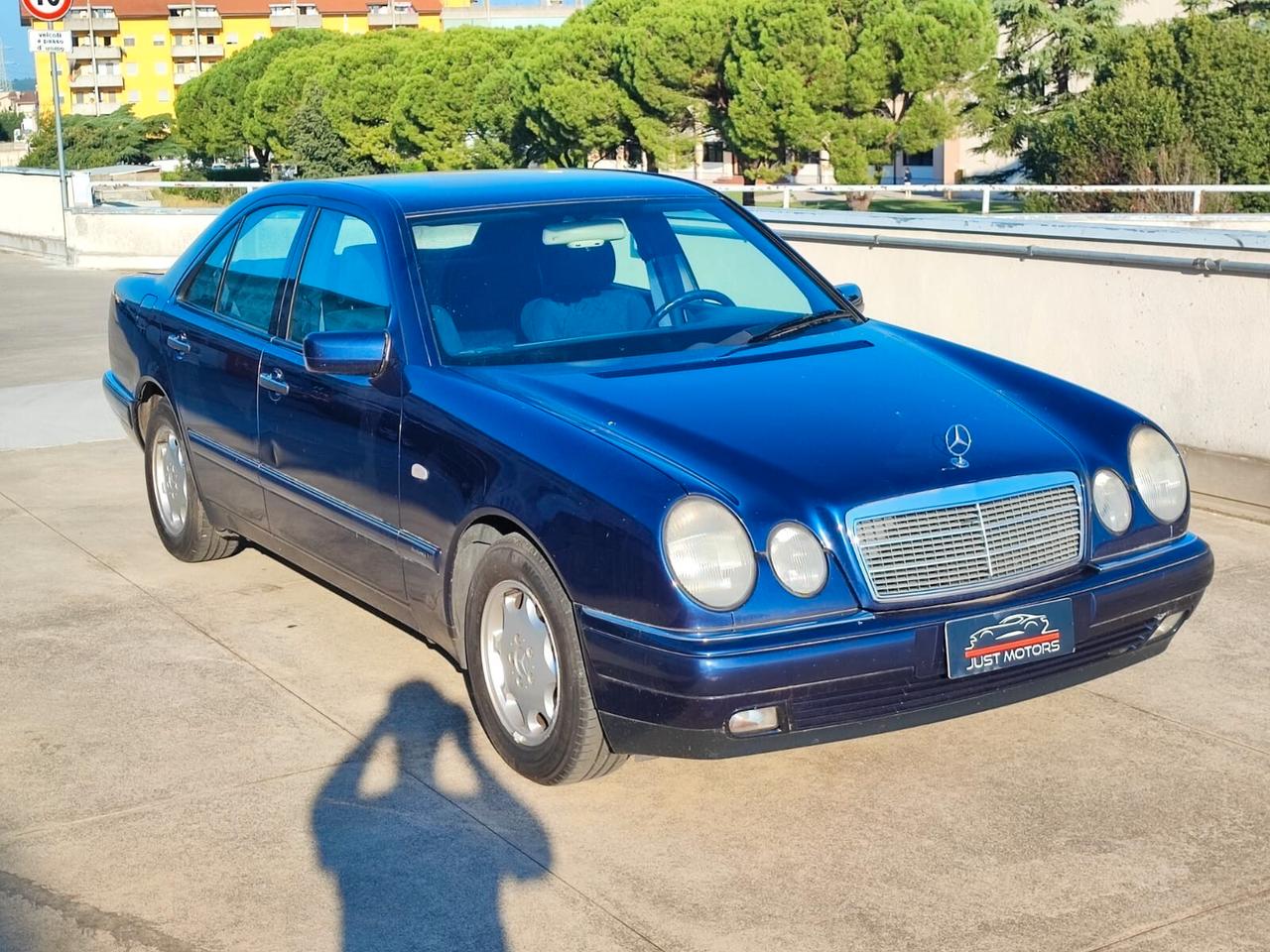 Mercedes-benz E 200 cat Elegance 140000 km