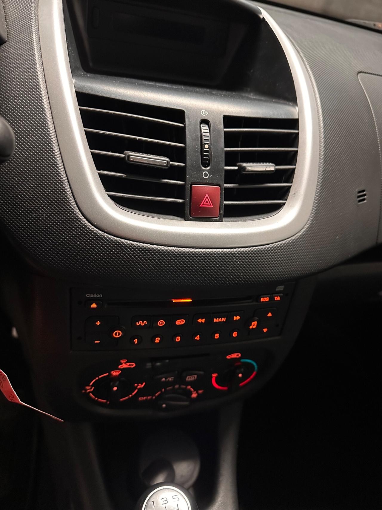 Peugeot 206 plus 1.1 2011
