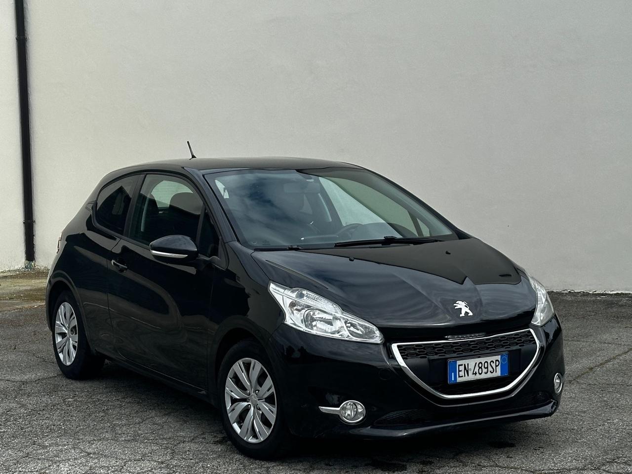 Peugeot 208 1.4 HDi 68 CV 3 porte Allure