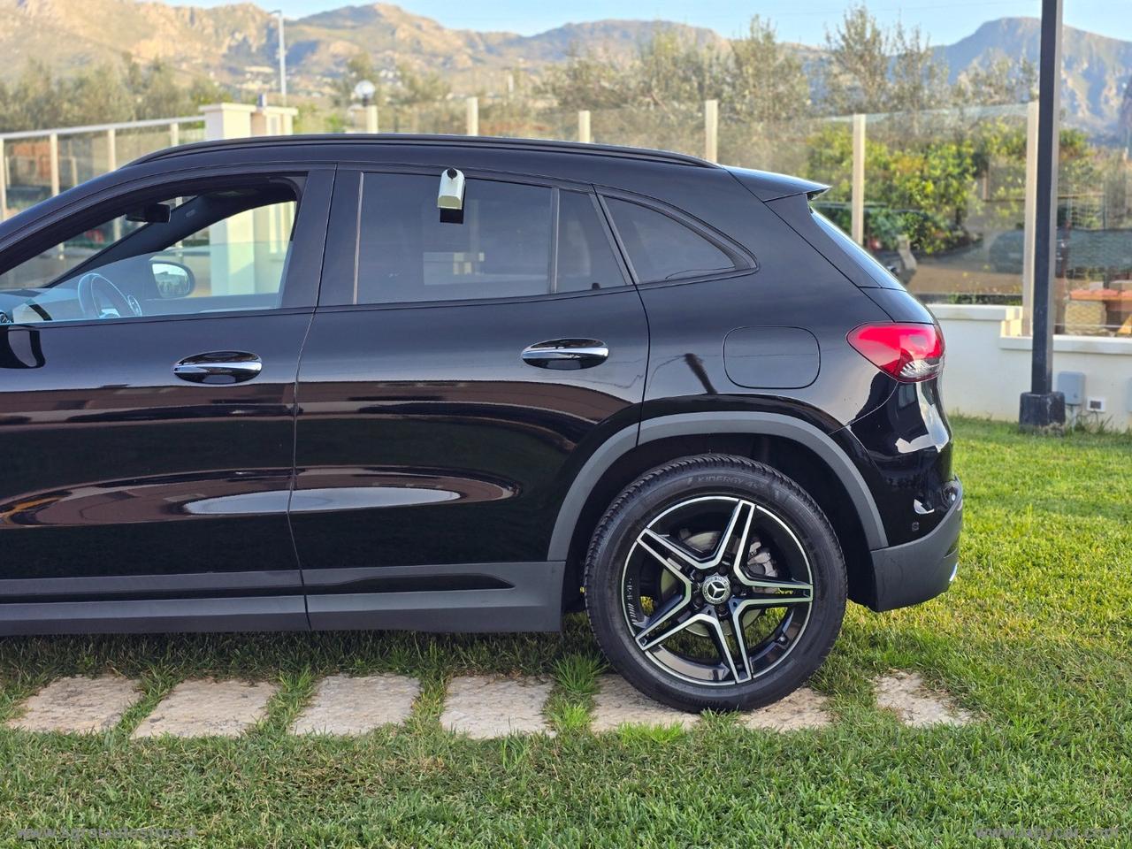 MERCEDES-BENZ GLA 200 d Automatic Premium
