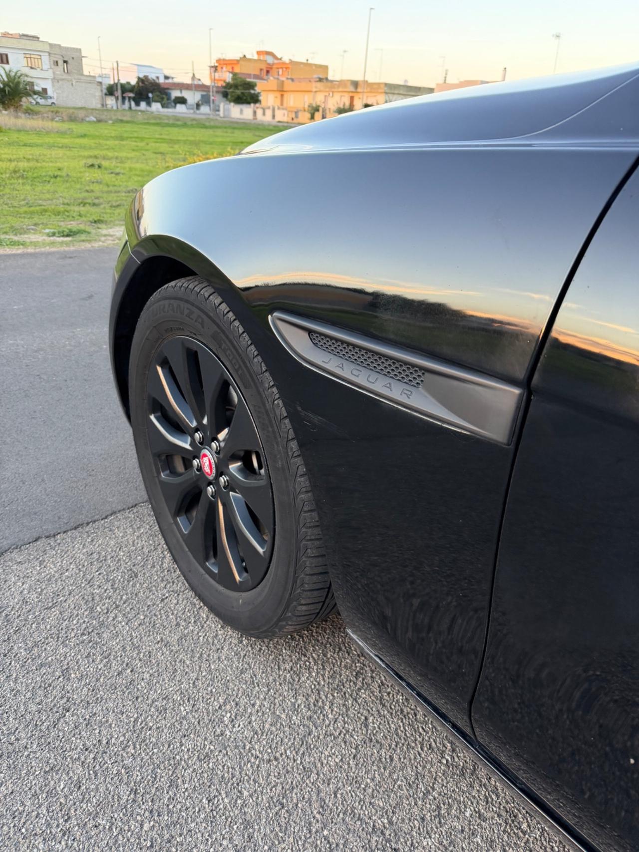 Jaguar XE 2.0 D Turbo aut. Pure
