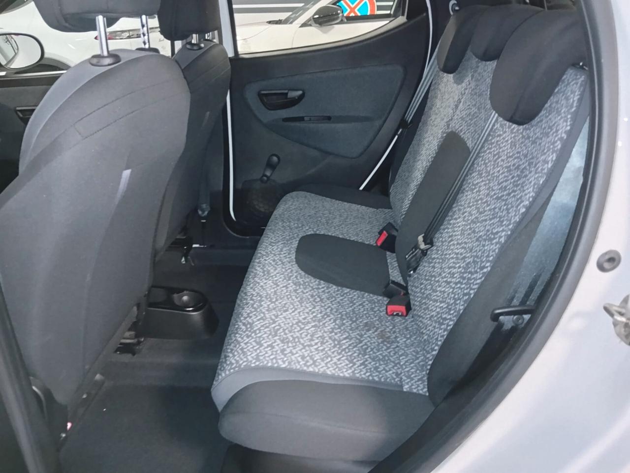 Lancia Ypsilon 1.0 FireFly 5 porte S&S Hybrid Ecochic Silver