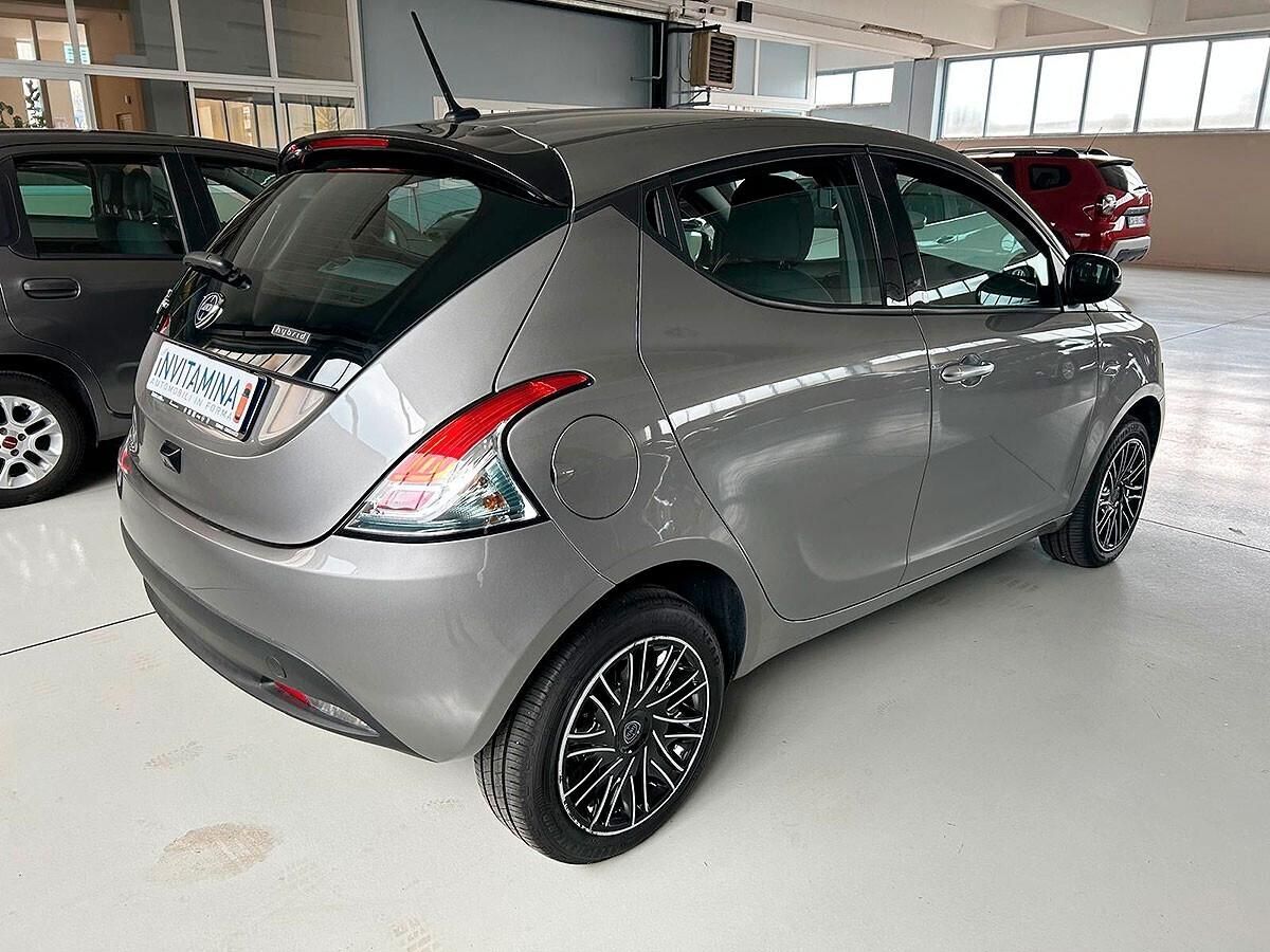 Lancia Ypsilon 1.0 FireFly 5 porte S&S Hybrid Ecochic Gold