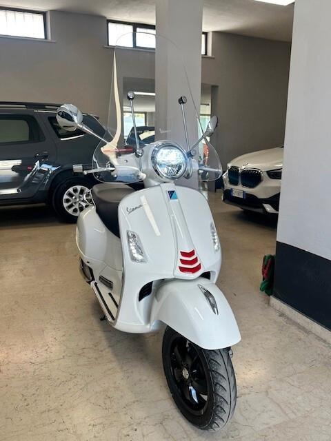 Piaggio Vespa 300 GTS SUPER ABS