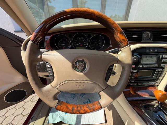 JAGUAR XJ 4.2 BENZINA V8 EXECUTIVE