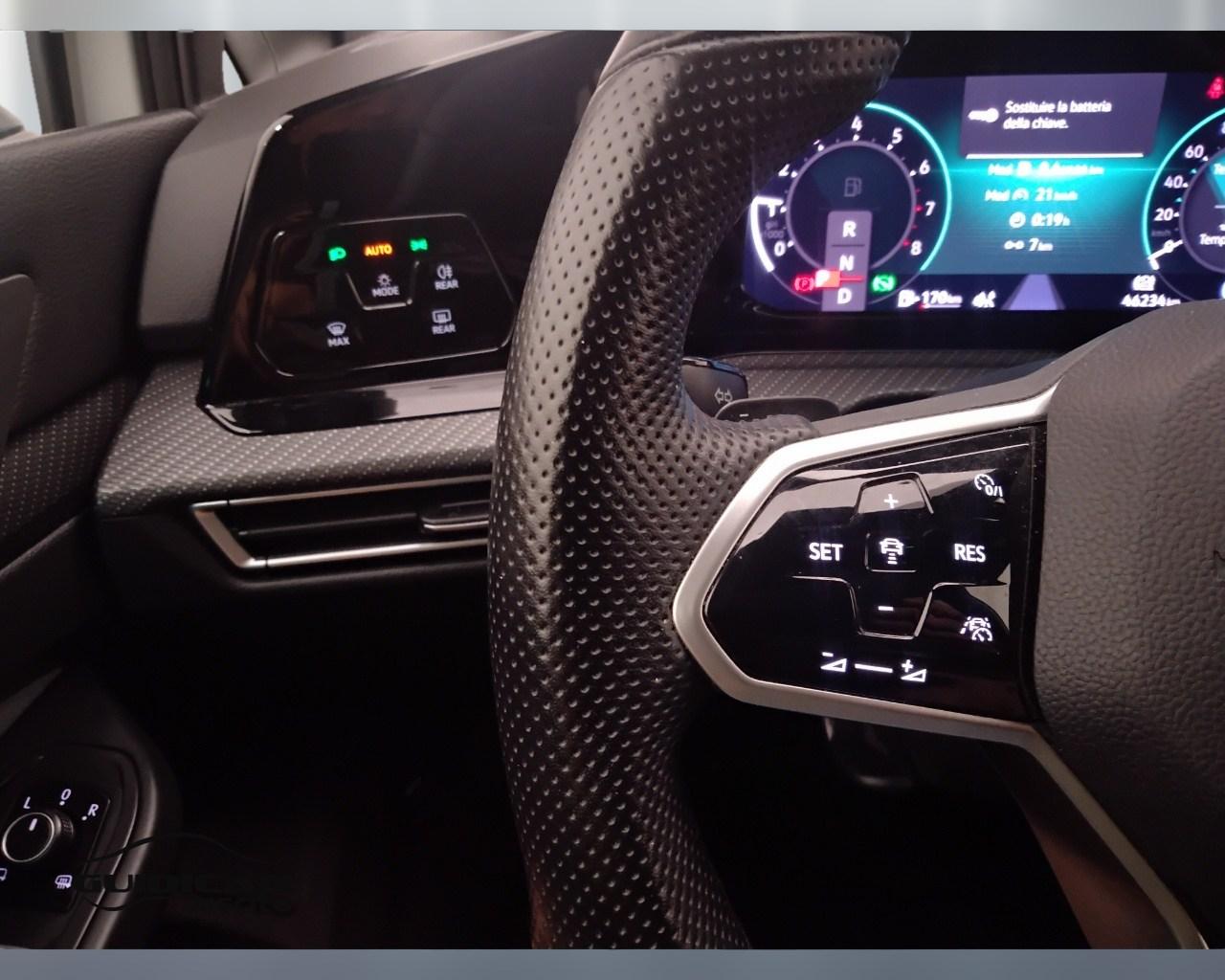 VOLKSWAGEN Golf VIII 2020 - Golf 1.5 etsi evo R-Line 130cv dsg