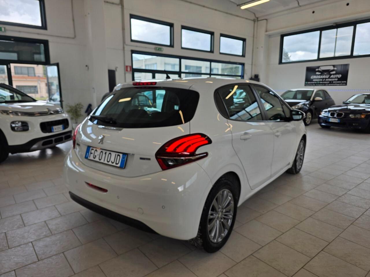 Peugeot 208 PureTech 82 5p. GPL Allure