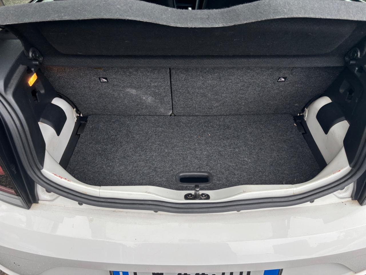 Volkswagen up! 1.0 75 CV 5p. Cambio automatico OK Neopatentati
