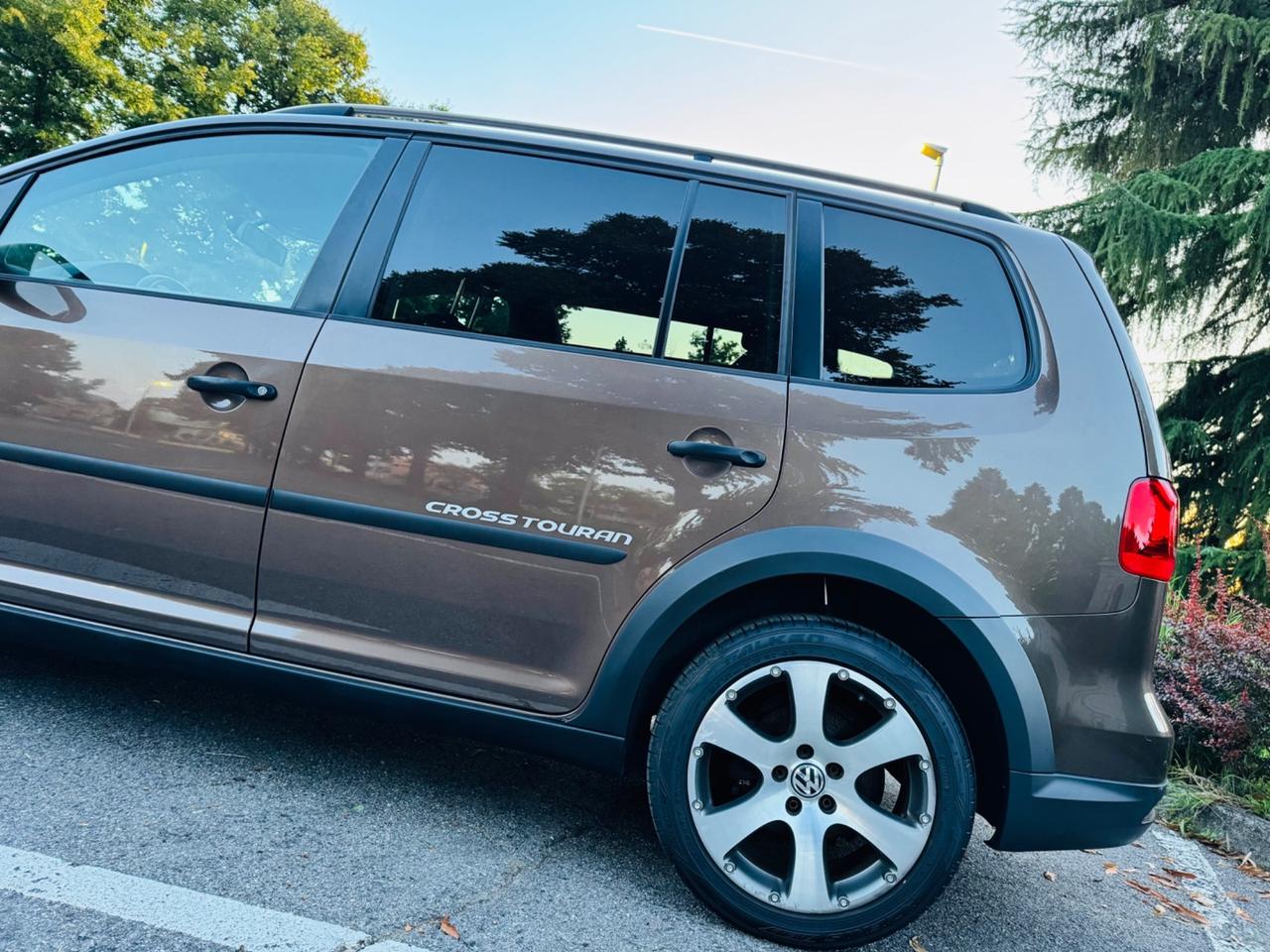 Volkswagen Touran 2.0 TDI 170 CV DSG CROSS 7 Posti