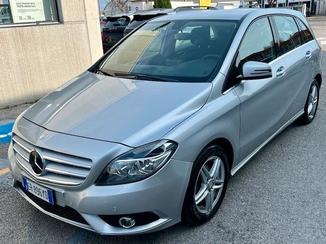 Mercedes-Benz B 180 BlueEFFICIENCY 2012