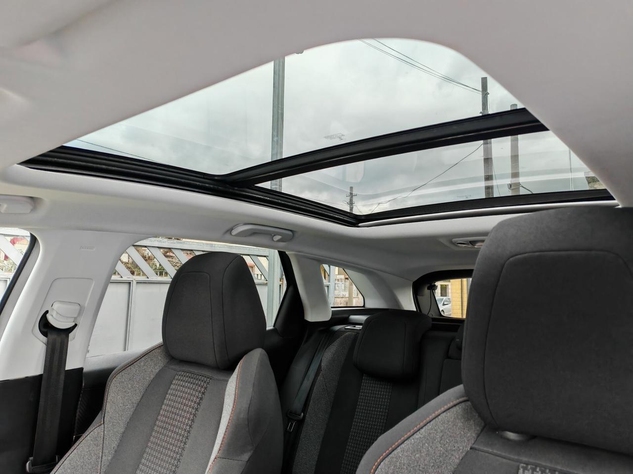 Peugeot 3008 15HDi Tetto navig led 2020