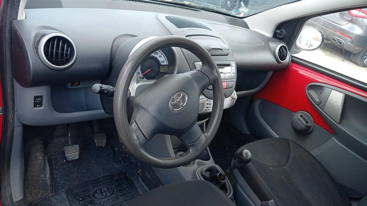 Toyota Aygo 1.0 12V VVT-i 5 porte Sol Connect-2012