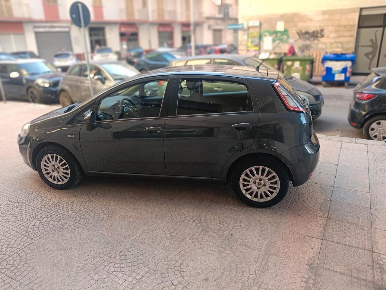 FIAT PUNTO 1.2 5PORTE-2013-NEOPATENTATI-Euro5490