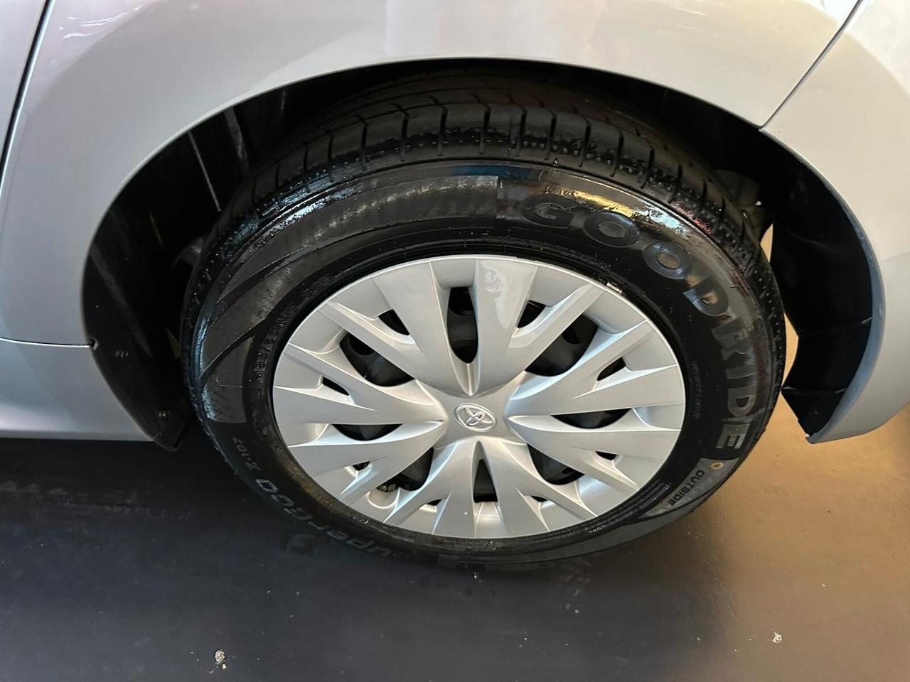 Toyota Yaris 1.0 5 porte Active