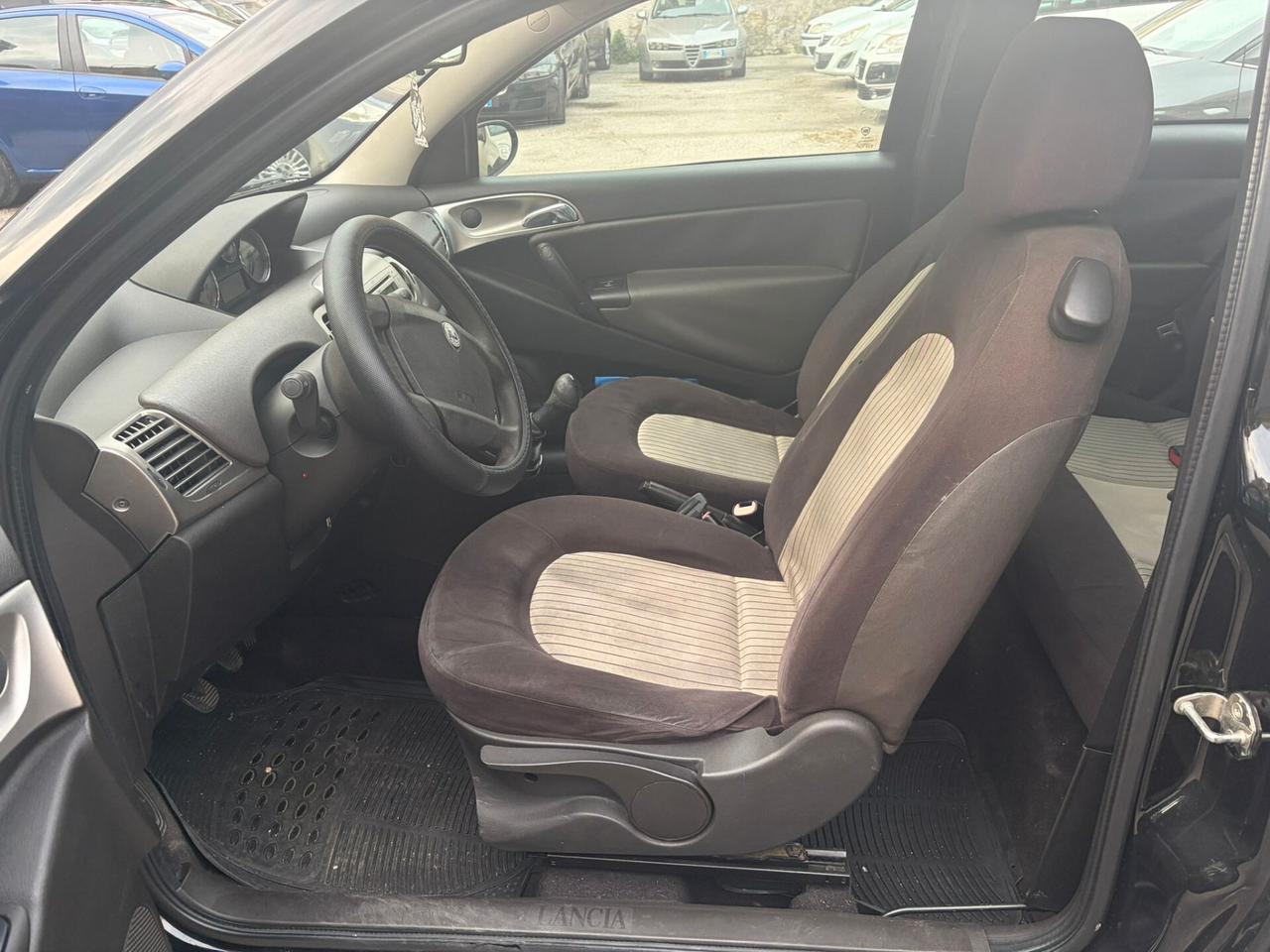 Lancia Ypsilon 1.3 MJT 90 CV versione Platino