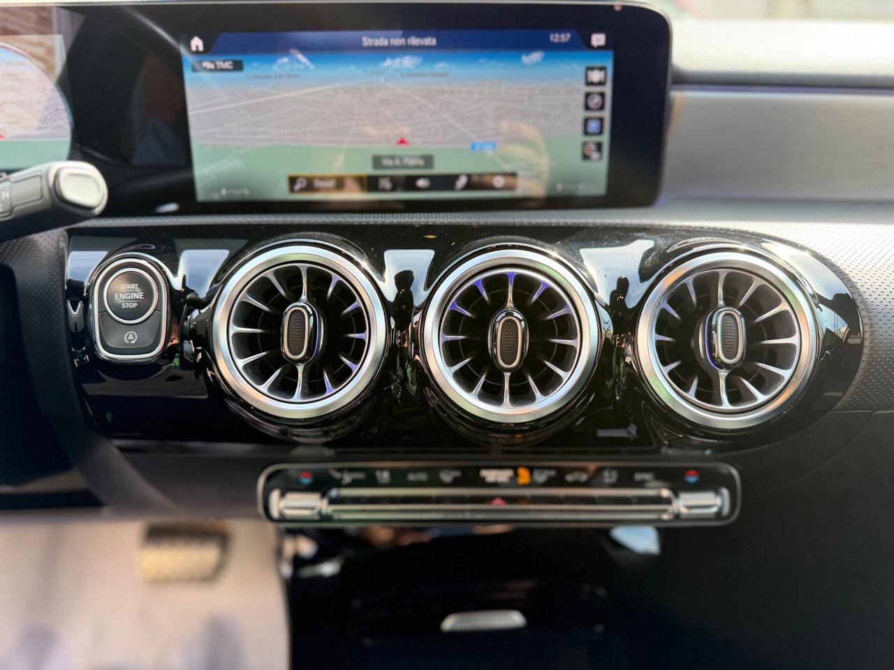Mercedes-benz A180d Premium Amg -2021 AMBIENT/NAVI