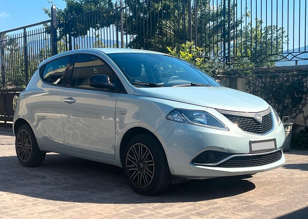 Lancia Ypsilon 1.0 FireFly 5 porte S&S Hybrid Platino