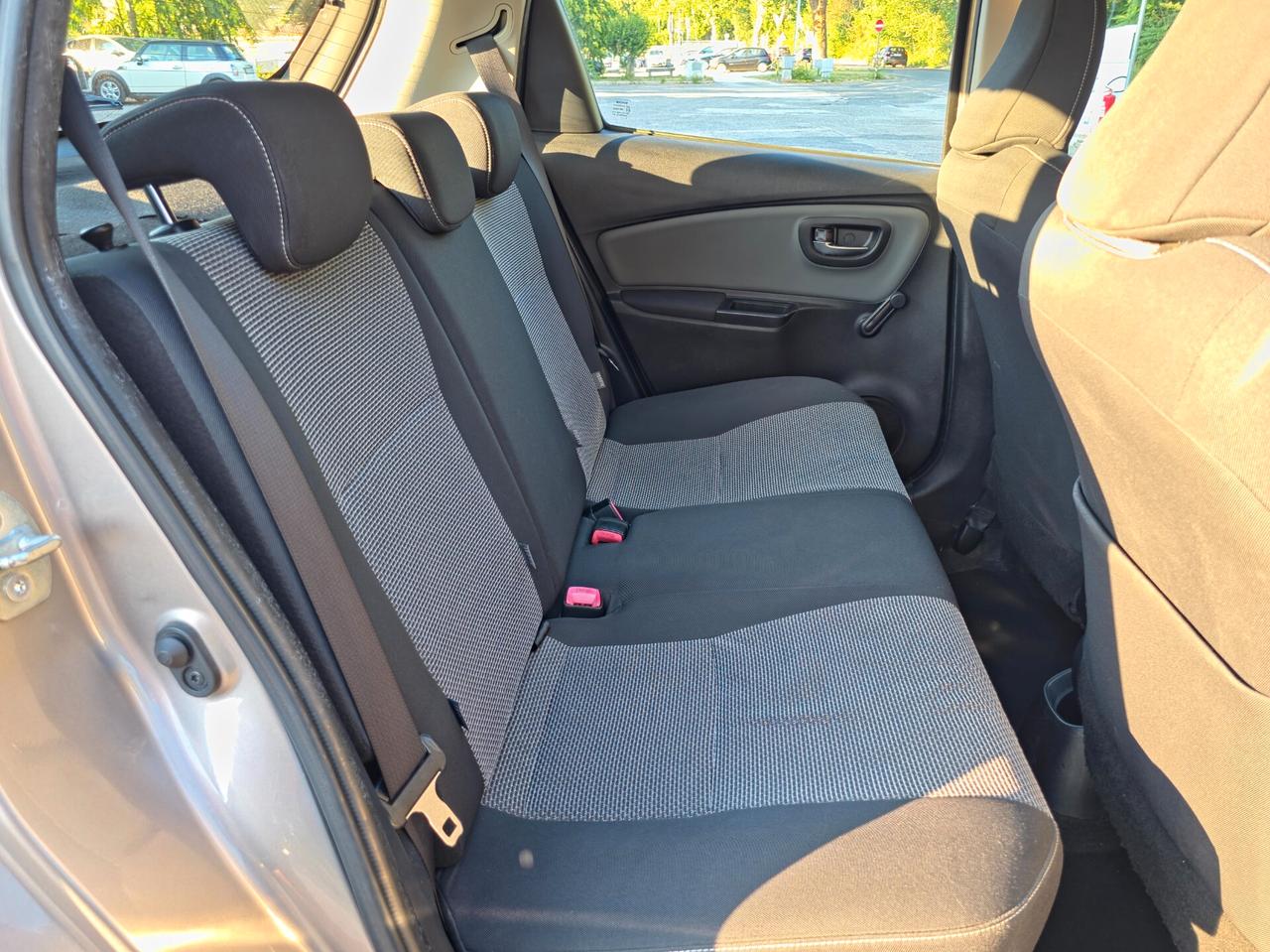 Toyota Yaris 1.5 Hybrid 5 porte Active -E6 Automatica NEO 2015