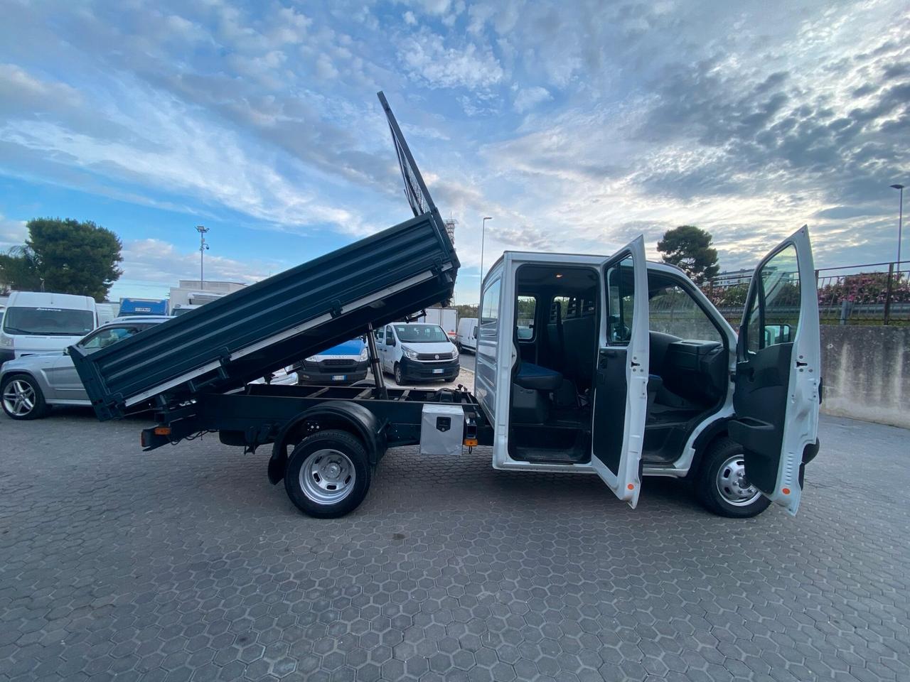 Iveco Daily 35 2.3 Ribaltabile Trilaterale Doppia Cabina 7 posti