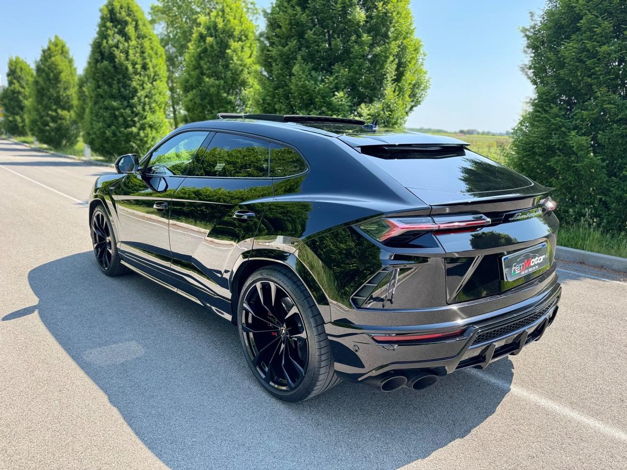Lamborghini Urus 4.0 V8 650cv Total Black Permute