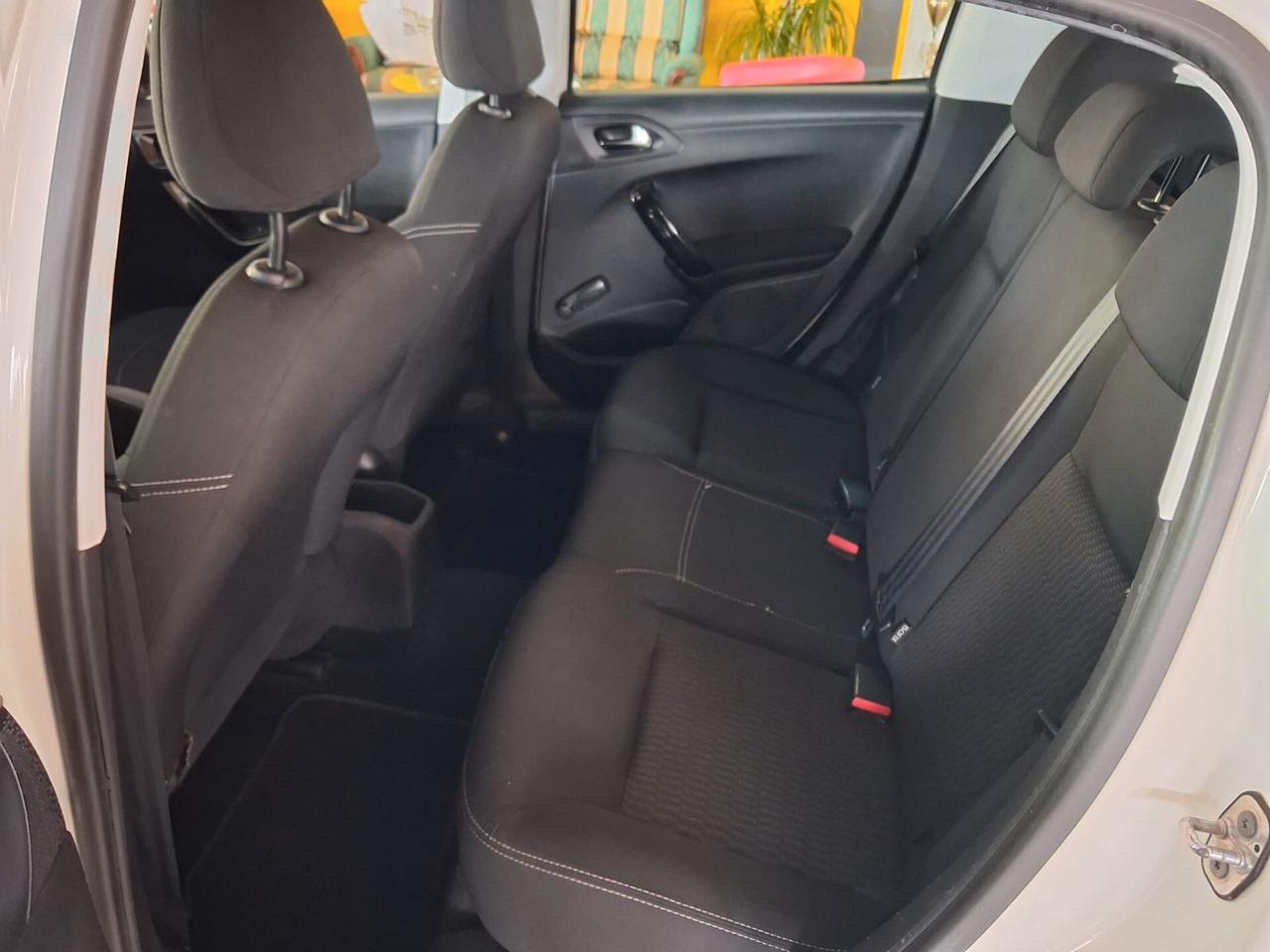 Peugeot 208 BlueHDi 75 5 porte Allure