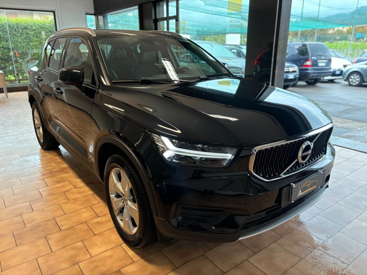 Volvo XC40 2.0 d3 Momentum*TAGLIANDI CERTIFICATI VOVLO*