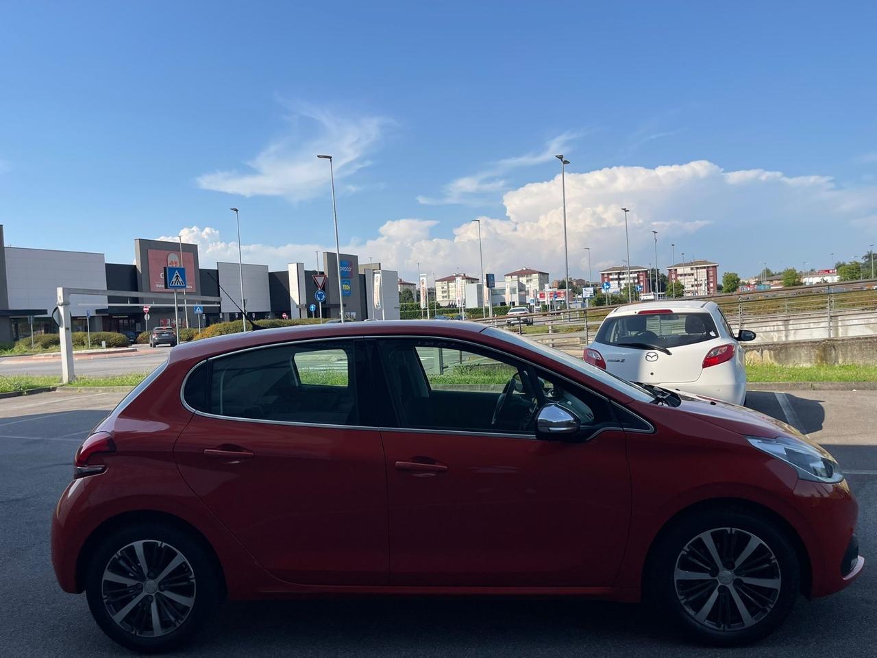 Peugeot 208 PureTech 82 5 porte Allure