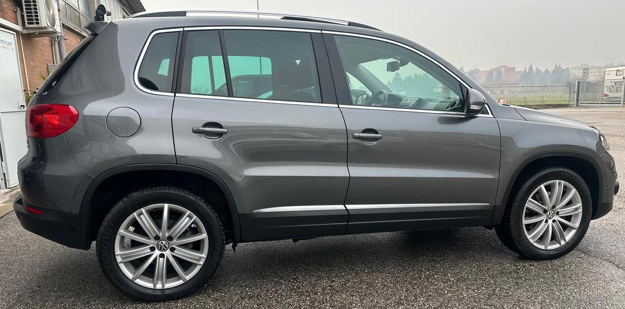 Volkswagen Tiguan 2.0 TDI Plus 110 CV Sport & Style BlueMotion Tech. TETTO APRIBILE E TUTTI TAGLIANDI VW