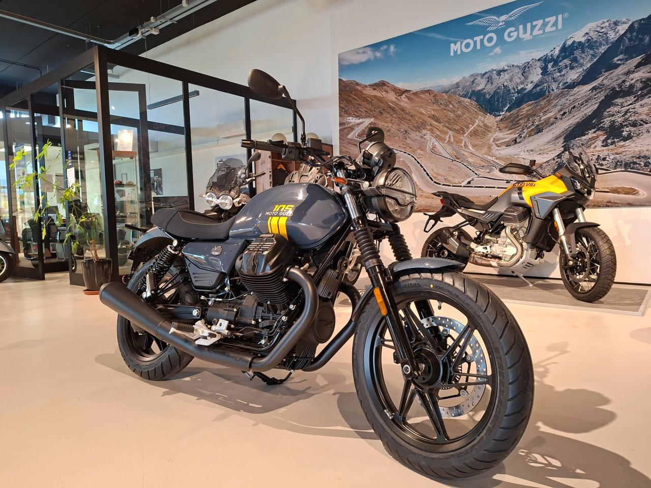 Moto Guzzi V7 Euro 5 Plus 105° anniversario