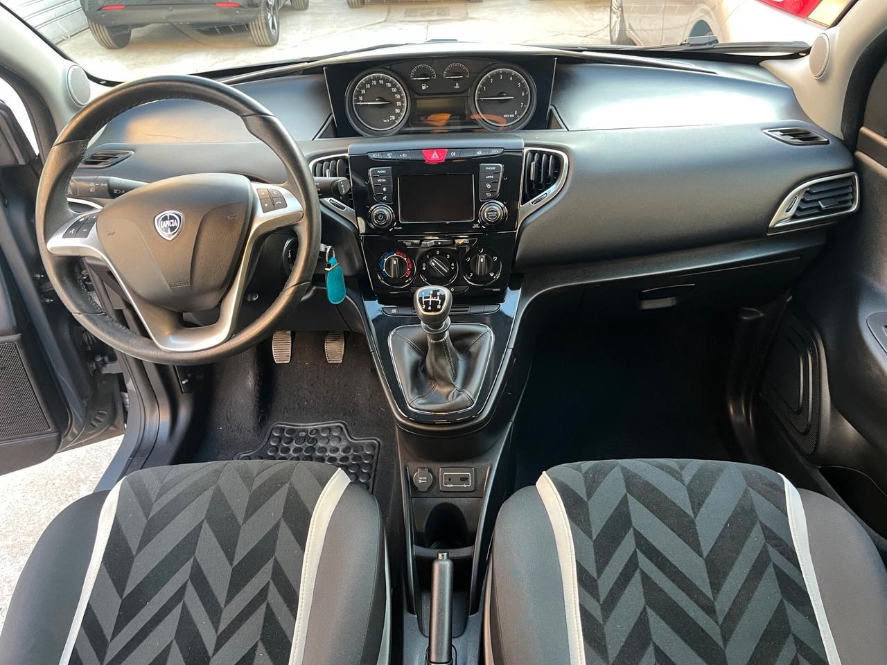 Lancia Ypsilon 1.2 69 CV 5 porte Platinum