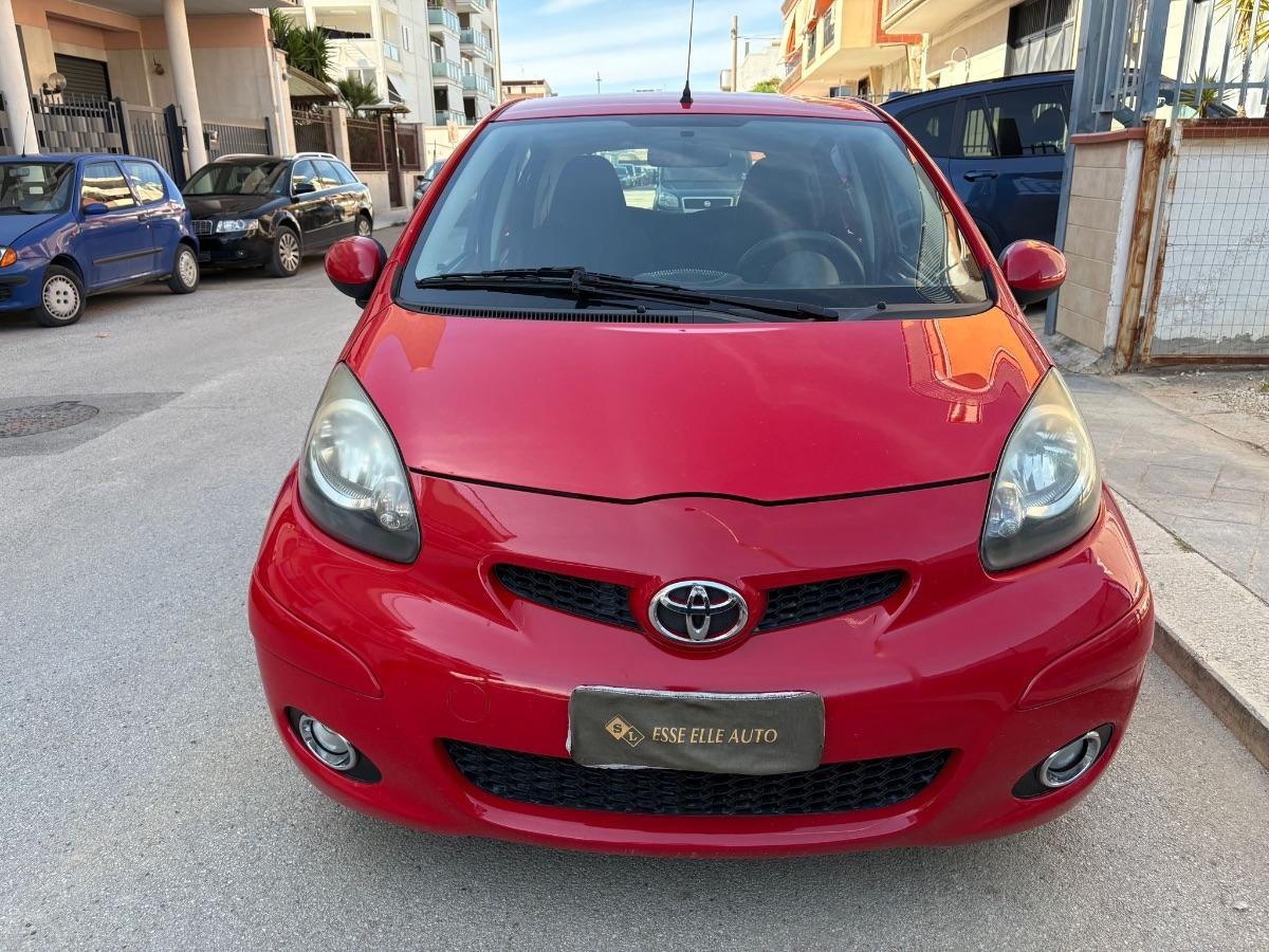 TOYOTA - Aygo - 12V VVT-i 5 porte Sol Conn. Red Ed.