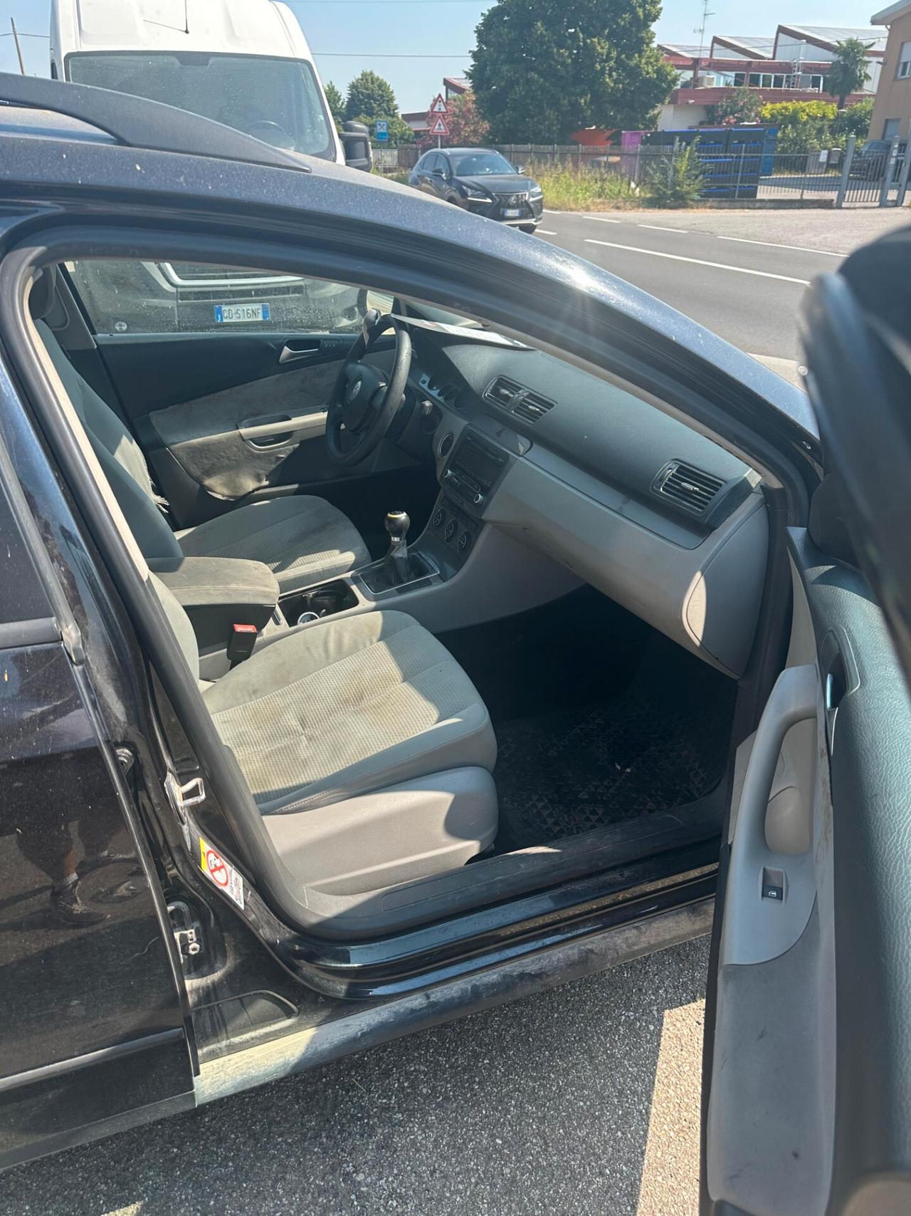 Volkswagen Passat 1.6/102CV Var. Trendline