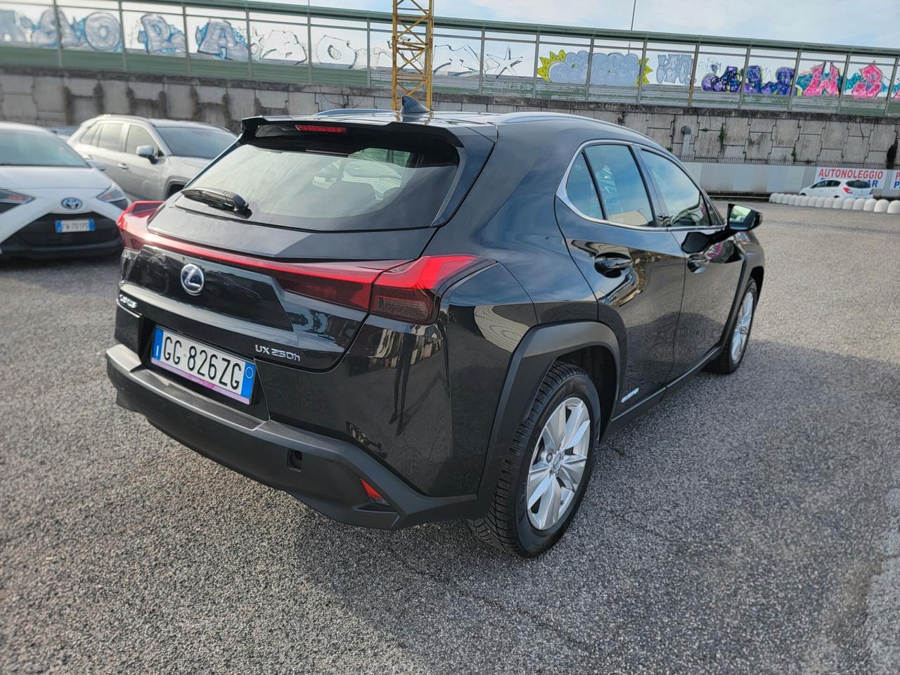 Lexus UX 250 Hybrid SOLO 16 MILA KM ORIGINALI !