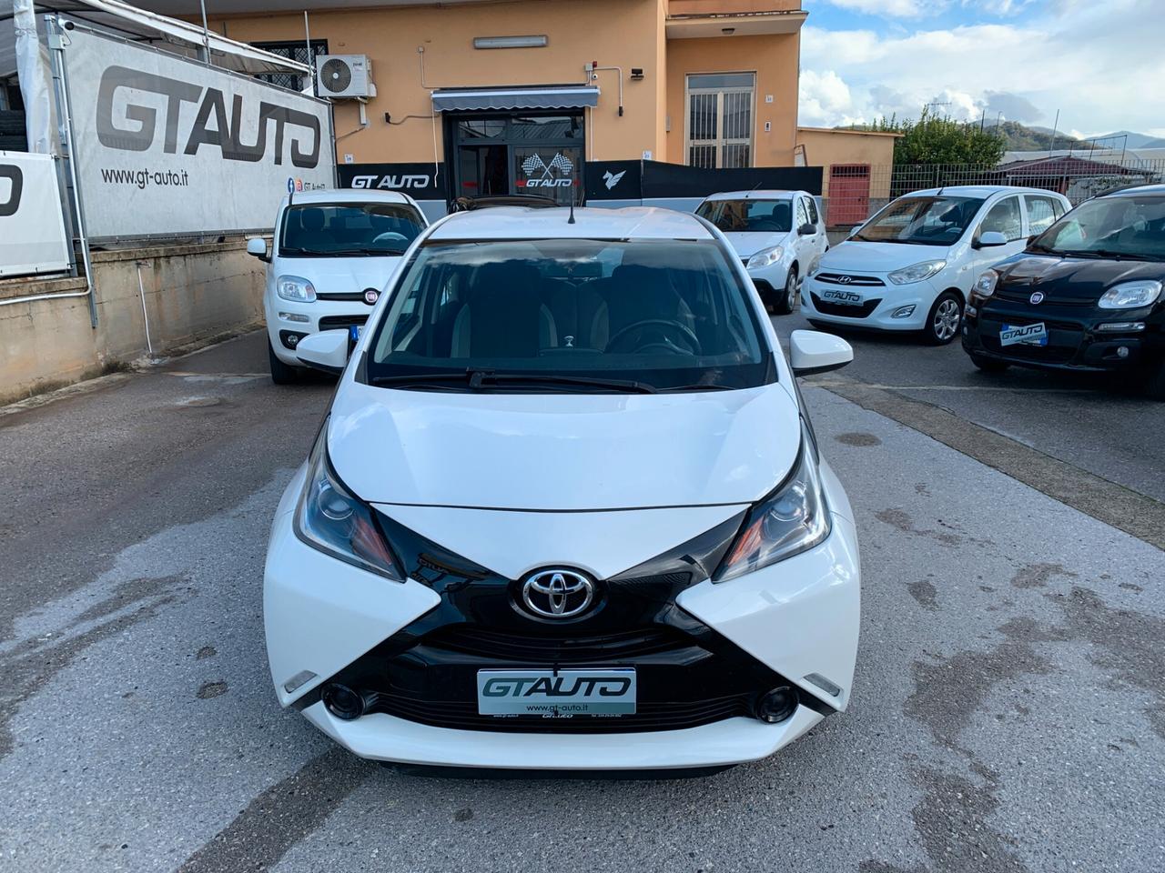 Toyota Aygo 1.0B 69 CV 5P X-PLAY