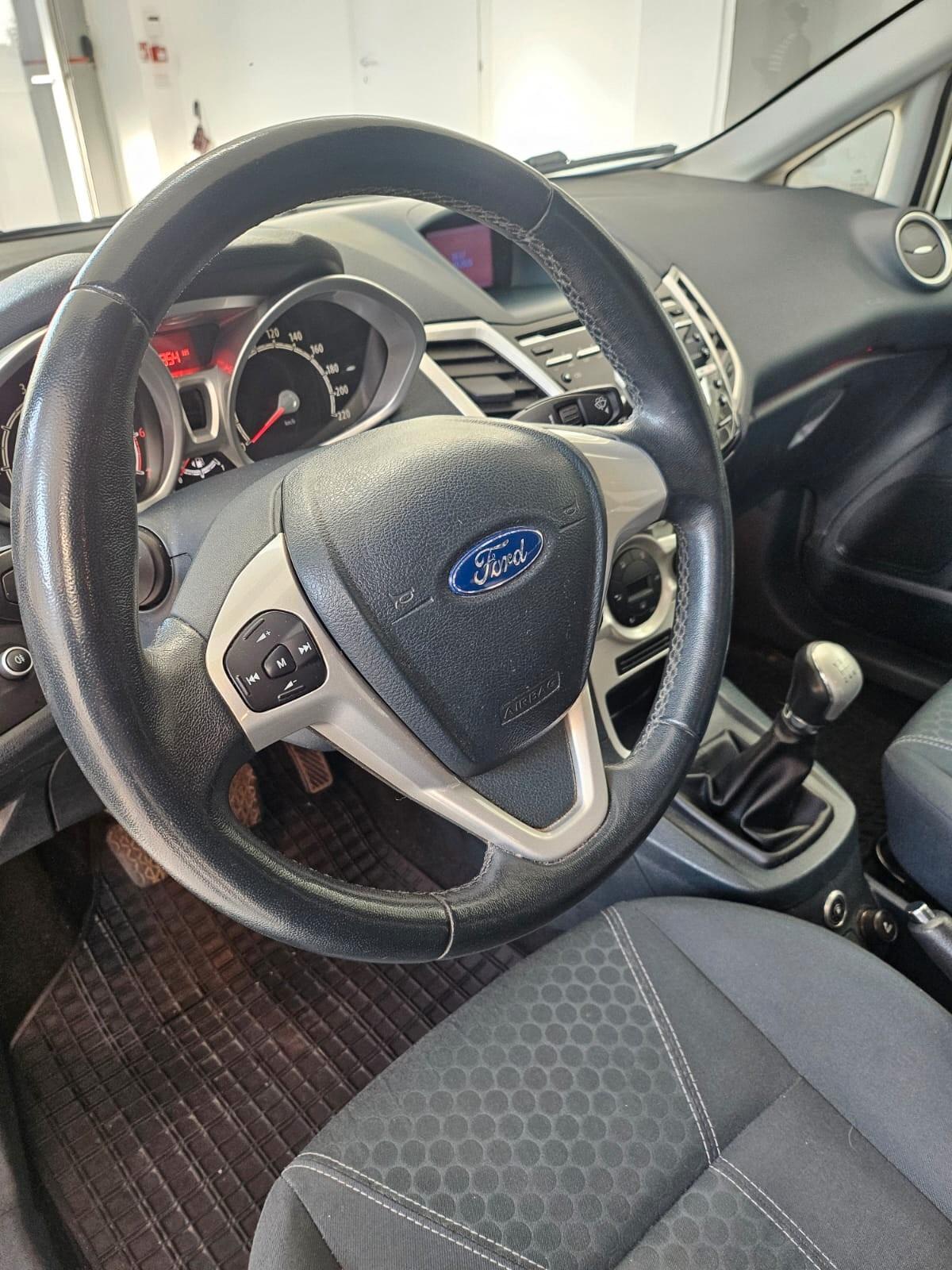 Ford Fiesta 1.4 16V 5p. Bz.- GPL Titanium Bs.